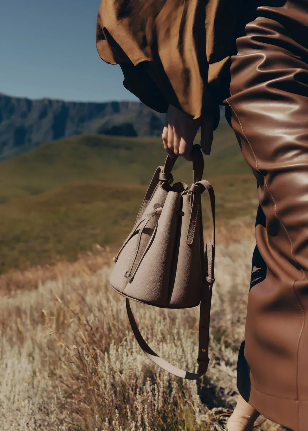 Numéro Huit Mini Edition Textured Taupe