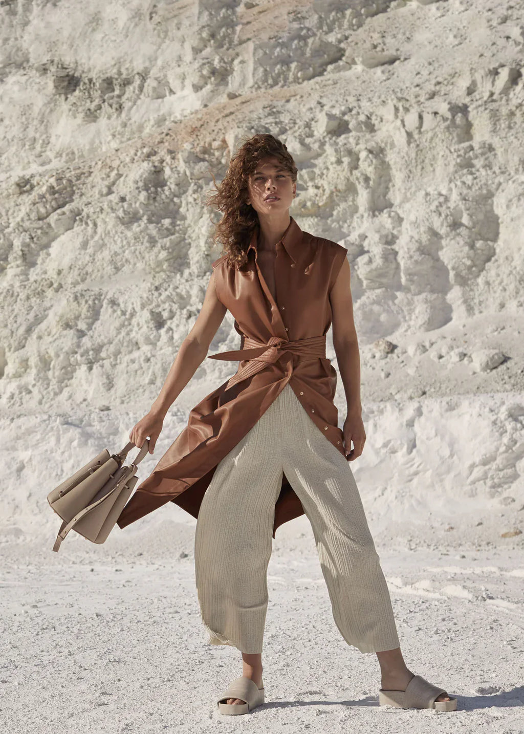 Numéro Huit Edition Textured Taupe