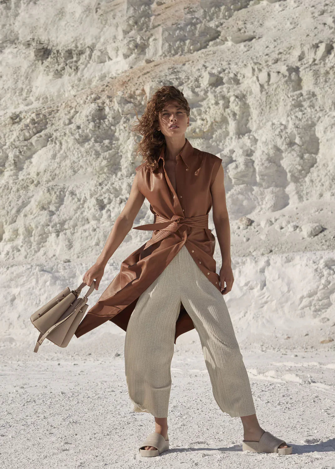 Numéro Huit Edition Textured Taupe