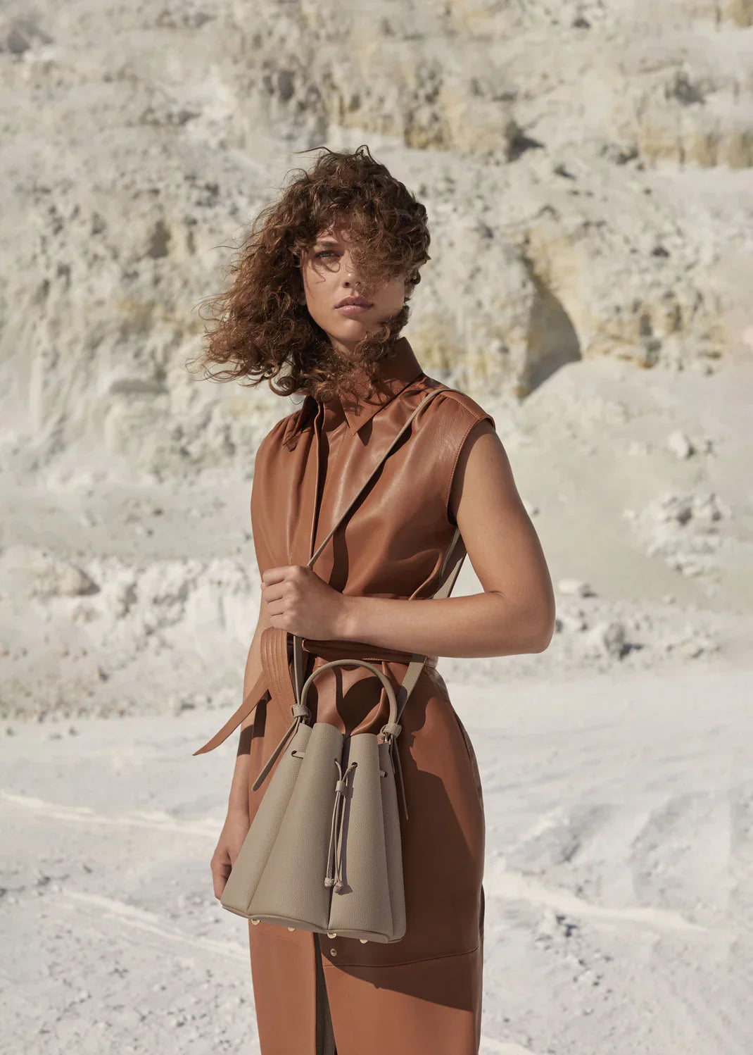 Numéro Huit Edition Textured Taupe